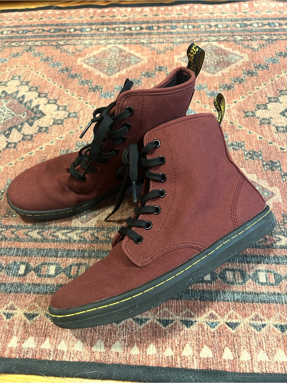 Dr. Martens SHERIDAN WOMEN'S
CANVAS CASUAL BOOTS in Old Oxblood- Size 7
